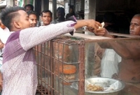 ৫০ পয়সায় সিঙাড়া, এক টাকায় পরোটা!