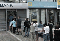 এটিএম বুথের মধ্যে অনৈতিক কাজে মত্ত প্রেমিক-প্রেমিকা, বাইরে দীর্ঘ লাইন!