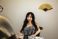 প্রতারিত হওয়ার ভয়ে পুতুলের সঙ্গে প্রেম যুবকের!