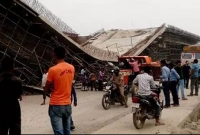 উত্তর প্রদেশে সাত সকালে হুড়মুড়িয়ে ভেঙে পড়ল নির্মিয়মান উড়ালপুল 