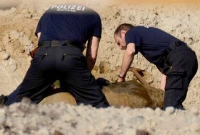 জার্মানিতে কমছে পানি, বেরিয়ে আসছে অস্ত্র-শস্ত্র!