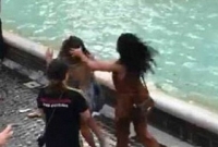 সেলফি তোলা নিয়ে দুই নারীর এমন কাণ্ড!