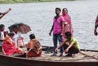 প্রশাসনের নজরদারির কারণে নৌকায় বাল্যবিয়ে!