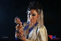 লাইফ স্টাইলের এক অনন্য নাম 'রানওয়ে ম্যানিয়াক'