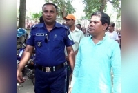 ভিজিএফের চাল ওজনে কম দেয়ায় দিনাজপুরে মেয়র গ্রেফতার