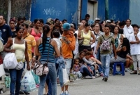 যে কারণে দলে দলে দেশ ছাড়ছেন ভেনেজুয়েলার মানুষ!