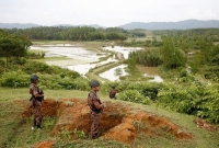 হঠাৎ সীমান্তে ভারী অস্ত্র-সেনা বাড়াচ্ছে মিয়ানমার, সতর্ক বিজিবি