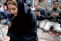 জুমার নামাজের জন্য এবার নারী ইমাম নিয়োগ