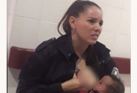 এক গরীব ক্ষুধার্ত শিশুকে বুকের দুধ খাওয়ালেন টহলরত পুলিশ, পেলেন...