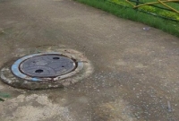   ম্যানহোলের ঢাকনা সরতেই বেরিয়ে এলেন খুনের মামলার আসামি!