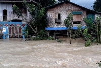 হঠাৎ মিয়ানমারে একের পর এক প্লাবিত হচ্ছে গ্রাম