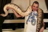 ৯ ফুটের পোষা অজগর গায়ের ওপর ছুঁড়ে একাধিক নারীকে ধর্ষণ!