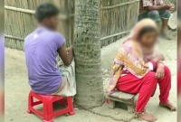 মধ্য রাতে স্বামী বাড়ি ফিরে দেখেন স্ত্রী অন্যের সাথে অনৈতিক কাজে লিপ্ত মধ্য রাতে স্বামী বাড়ি ফিরে দেখেন স্ত্রী অন্যের সাথে অনৈতিক কাজে লিপ্ত