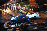 ফ্লাইওভারের ধ্বংসস্তূপ থেকে ভেসে আসছে কণ্ঠস্বর 