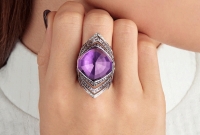 ৪০ হাজার ডলারের বাগদানের আংটি ফেরত পেতে প্রেমিকার বিরুদ্ধে মামলা, শেষ পর্যন্ত...