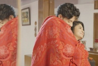 টানা ১৪ বার চুমু খেলেন স্পর্শিয়া!