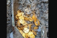 সিনেমা হলের মেঝে খুঁড়তেই বেরিয়ে এল রাশি রাশি স্বর্ণমুদ্রা!