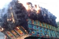 চলন্ত ট্রাকে আগুন!