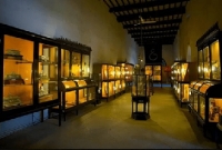 স্বর্ণ দিয়ে বাঁধাই করা কোরআনটি ধরতেই চোরের কানে এলো আজান!