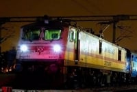 একই লাইনে মুখোমুখি দুই ট্রেন, ভয়ঙ্কর যে দুর্ঘটনার হাত থেকে রক্ষা পেলো যাত্রীরা!