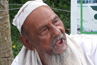 বাংলাদেশ থেকে পায়ে হেঁটে হজ পালনকারী হাজি মহিউদ্দিনের বয়স এখন ১০৬ বছর!