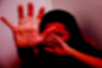 ব্যস্ত সড়কে বিবস্ত্র অবস্থায় বিভ্রান্ত হয়ে তরুণীর ছোটাছুটি, অতঃপর...!