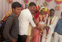 শুনতে হাস্যকর লাগলেও বিয়েতে উপহার পাঁচ লিটার পেট্রোল!