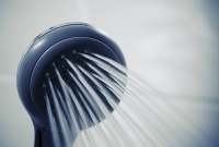 ইসলামের দৃষ্টিভঙ্গিতে বিবস্ত্র হয়ে কি গোসল করা যাবে?