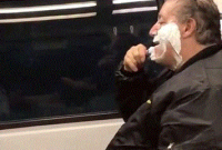  ট্রেনে দাড়ি কামিয়ে ৩৭ লাখ টাকার বেশি 'রোজগার' তার!