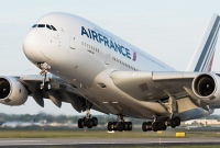 অল্পের জন্য বেঁচে গেল যাত্রী বোঝাই বিমানটি