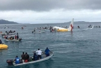 রানওয়েতে নয়, সাগরে ছিটকে পড়ল যাত্রীবাহী বিমান!