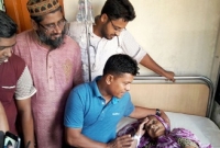 বাঁশবাগানে ফেলে যাওয়া অসহায় বৃদ্ধা মায়ের চিকিৎসার দায়িত্ব নিলেন স্বরাষ্ট্রমন্ত্রী : ২ সন্তান আটক