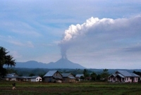 ভয়াবহ ভূমিকম্প ও সুনামির পর এবার অগ্ন্যুৎপাতের কবলে ইন্দোনেশিয়া