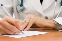 প্রেসক্রিপশনে বাজে  হাতের লেখার জন্য তিন চিকিৎসককে জরিমানা