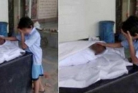  বাবার মরদেহ স্পর্শ করে কান্নারত শিশুর ছবি ভাইরাল, একদিনে সহায়তা ৩০ লাখ