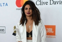 মার্কিন মুলুকে প্রিয়াঙ্কা যা করলেন, তাতে ঝড় উঠল ইন্টারনেটে