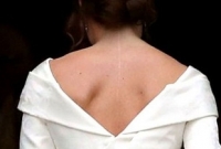 কোন বিশেষ কারণে পিঠখোলা পোশাক পরলেন রাজকুমারী?