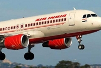  প্লেন থেকে পড়ে গেলেন এয়ার হোস্টেস!