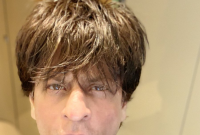 স্নানের পর সেলফি পোস্ট করে ভাইরাল শাহরুখ খান