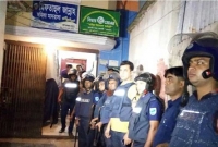 ১৪৪ ধারা জারি,  এলাকাবাসীকে সরিয়ে নিতে কাজ শুরু করেছে আইনশৃঙ্খলা বাহিনী