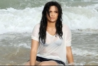 শুভশ্রীকে নিয়ে একী করলেন রাজ!