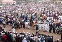 জানাজায় জুতা খুলে নাকি পরে দাঁড়াতে হবে? ইসলামের সঠিক নিয়ম কি?