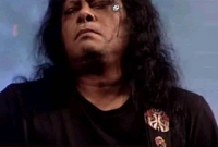 'গিটার কাঁদতে জানে...'