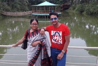 সেলাইয়ের কাজ করে ছেলেকে নায়ক বানানো এক মায়ের গল্প