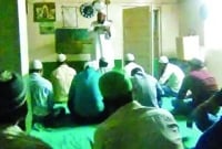 যে দেশে কোন মসজিদ নেই, গোপনে নামাজ পড়েন মুসলমানেরা!