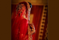 যে কারণে বিয়ের রাতে মেয়েদের লাল শাড়ি পরতে বলা হয়?