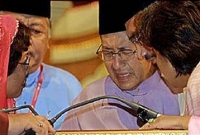 ট্যাক্সি চালকদের বিরূপ আচরণে পদত্যাগের হুমকি মাহাথিরের