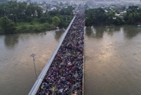যুক্তরাষ্ট্র অভিমুখী কয়েক হাজার শরণার্থীর খোলা আকাশের নিচে অনিশ্চিত জীবন