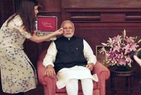 মোদীর সুন্দরী মেক আপ আর্টিস্ট, মাইনে ১৫ লাখ, আসল ঘটনায় স্তম্ভিত সোশ্যাল মিডিয়া