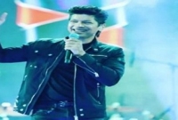  লাইভ কনসার্টে সঙ্গীতশিল্পী শানকে লক্ষ্য করে পাথর, বল নিক্ষেপ!